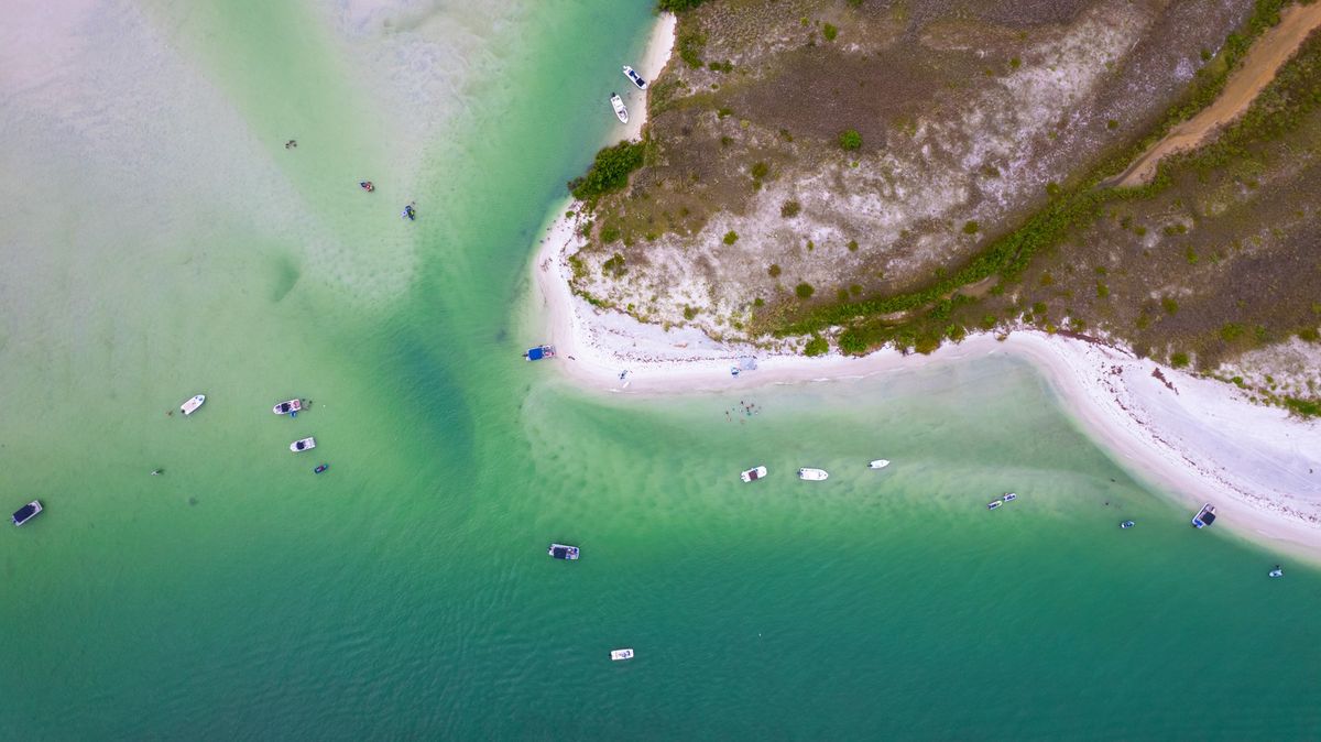 Bublající hustý sirup. Moře u Floridy se ohřálo na nevídanou úroveň, může padnout světový rekord